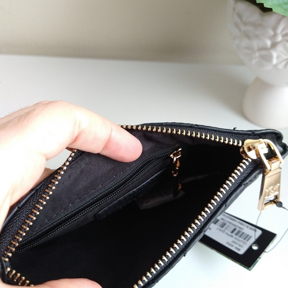 (1401) NWT Badgley Mischka quilted clutch - Picture 2 of 2